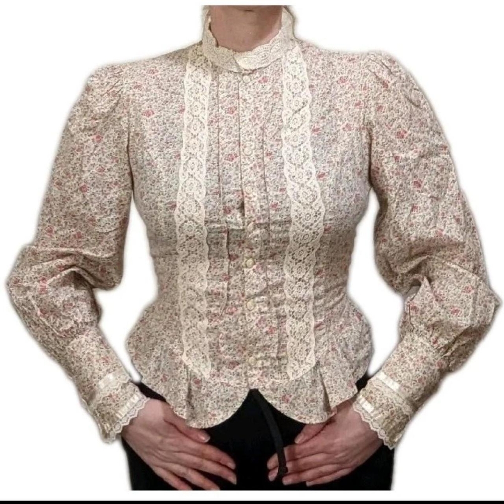 Gunnesax Vintage  Cream Floral Lace Trim  Blouse Sz 11